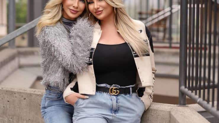 Marianne &amp;amp; Carina draussen an Mauer 1-copyright MC1.jpg