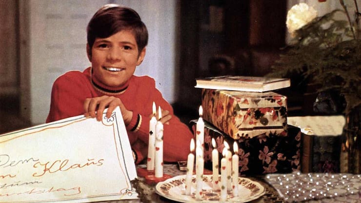 Heintje Der kleine Heintje (Heintje) setzt alles daran seinem Vater zu helfen, der fälschlicherweise der Unterschlagung