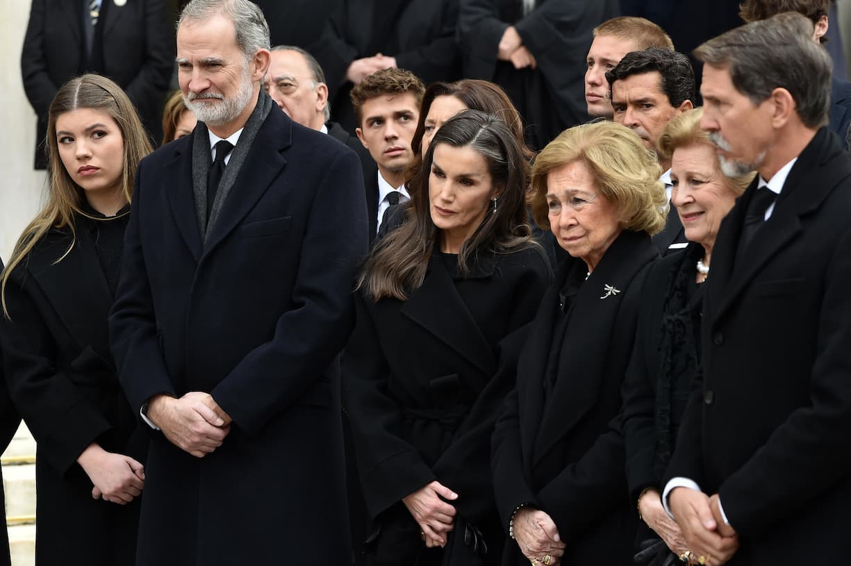 Die Familie um König ­Felipe VI. hält in schweren Zeiten, wie hier bei der ­Beerdigung seiner Tante in Athen, zusammen.