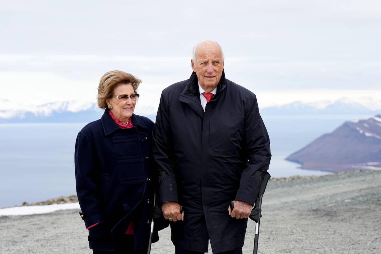 Nachdem König Harald V. letztes Jahr ein Herzschrittmacher eingesetzt wurde, zog seine Ehefrau, Königin Sonja nach aufgetretenem Vorhofflimmern nach.