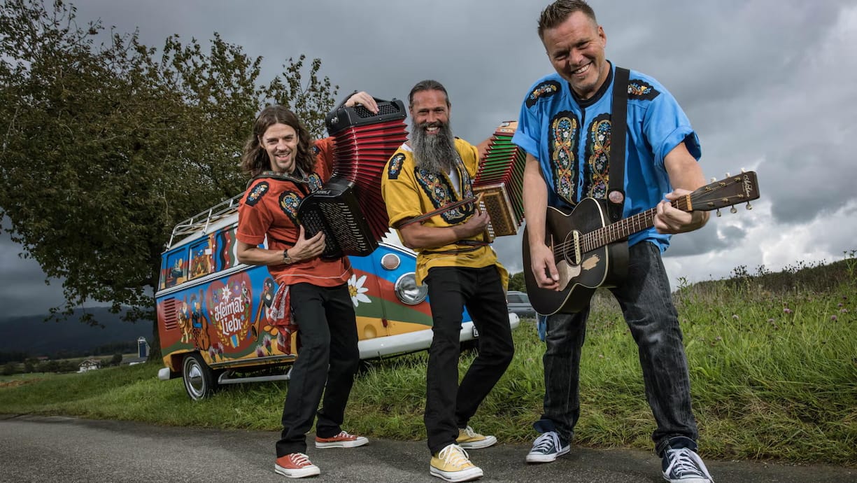 Spielen Ländlermusik rockig: das Trio Heimatliebi, bestehend aus Adamo Häller, Eidgenoss und Schibä (v. l.).
