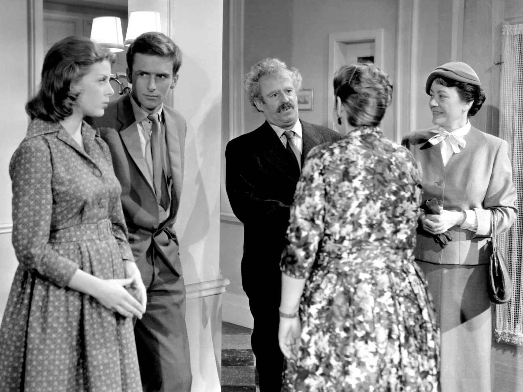 Ursula Heyer, Helmut Förnbacher, Zarli Carigiet, Marianne Hediger und Margrit Rainer (v. l.) in «Hinter den sieben ­Gleisen» des Schweizer Regisseurs Kurt Früh.