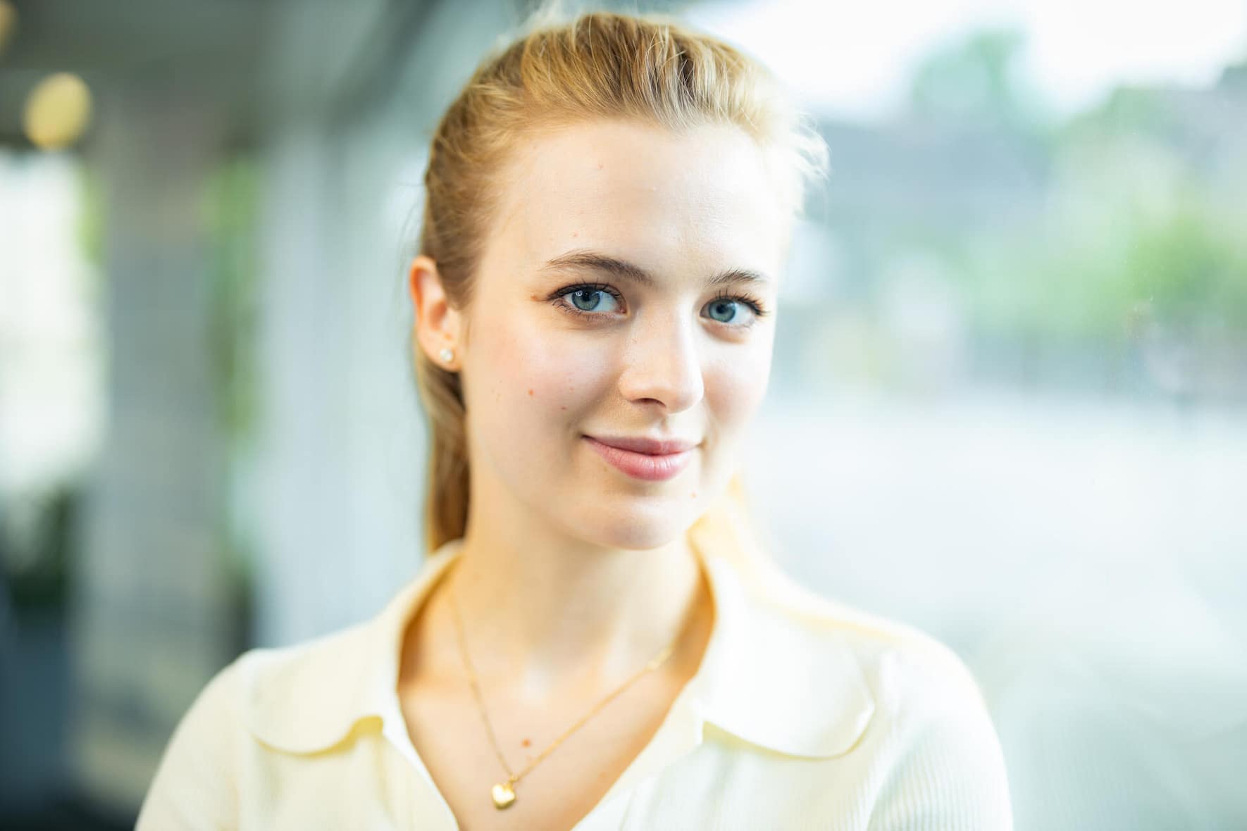 Die Schauspielerin ­Elena Flury lebt in Küsnacht ZH und London (GB).