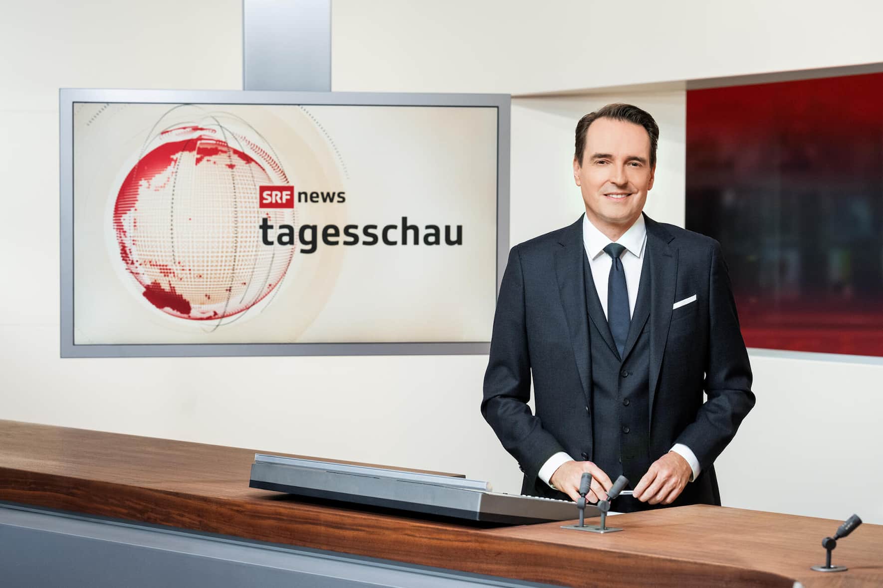 Moderiert seit Jahren die News: Florian Inhauser.