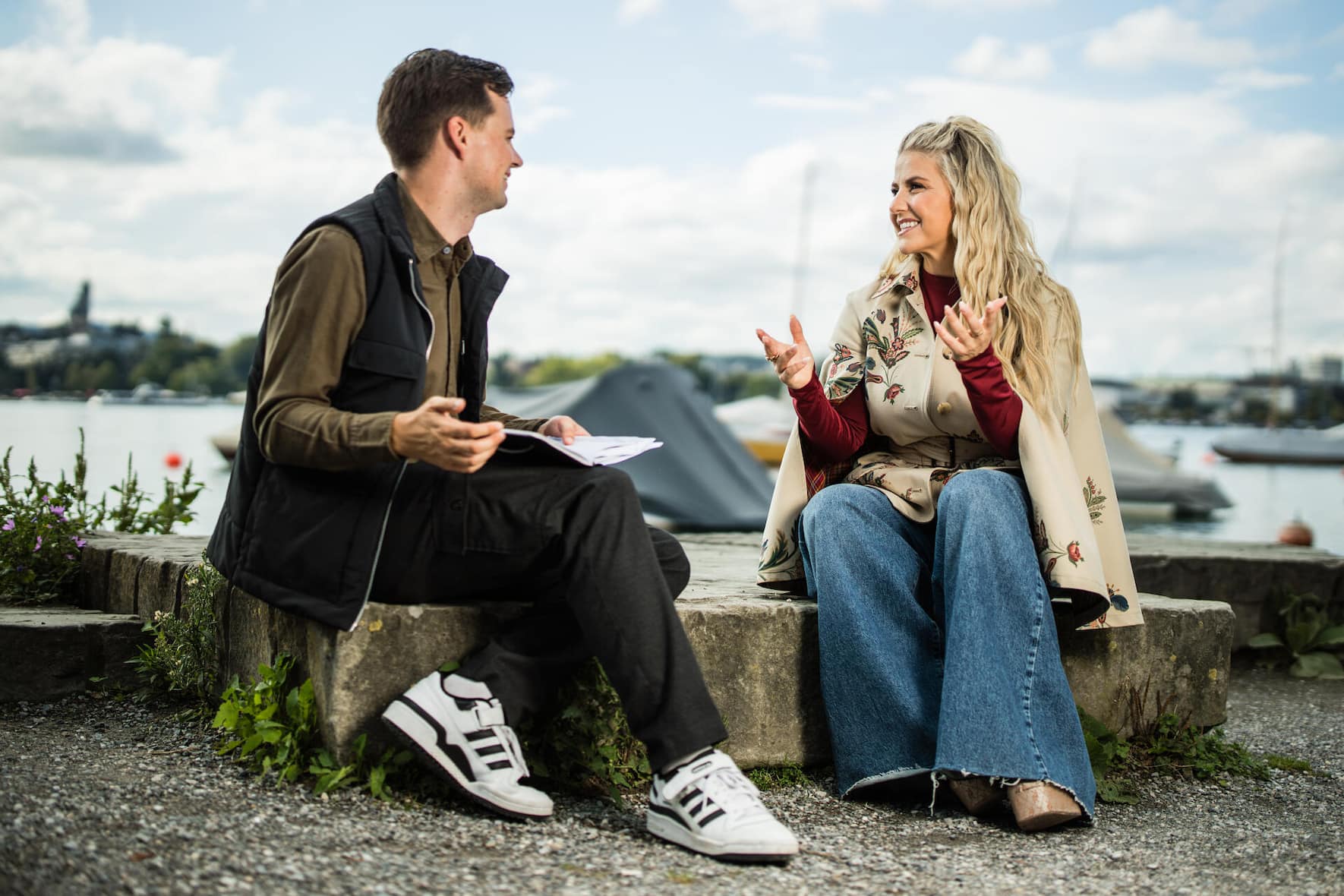 Beatrice Egli beim Gespräch mit GlücksPost-Unterhaltungschef Remo Bernet.
