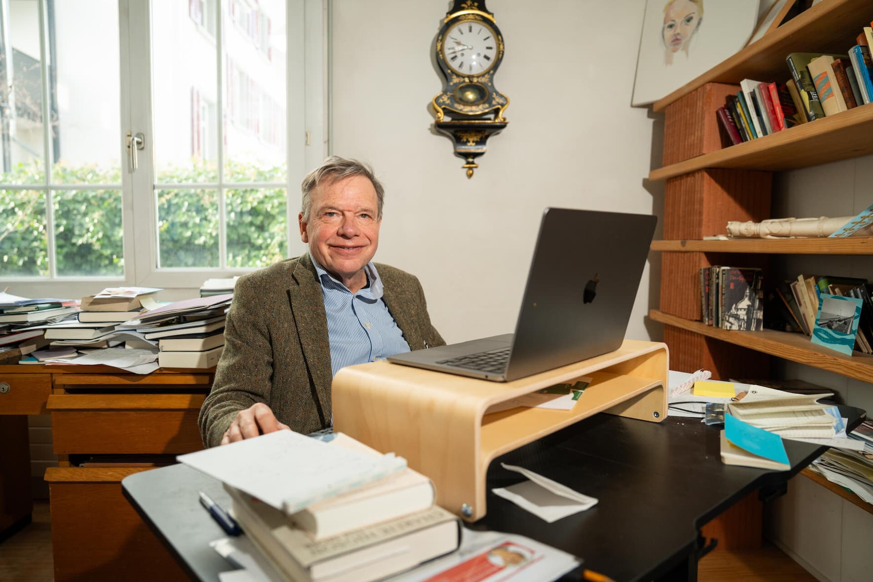 Zuhause und Arbeitsort zugleich: Hier, im Büro, entstehen die Werke von Rolf Hürzeler.